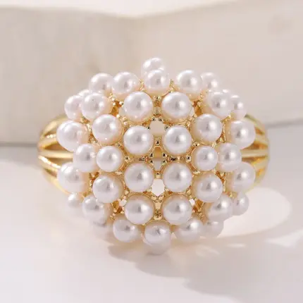 The Retro-style Ring Imitating Pearls Is The Perfect Wedding Ring and Anniversary Gift for Women