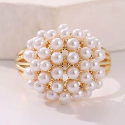 The Retro-style Ring Imitating Pearls Is The Perfect Wedding Ring and Anniversary Gift for Women